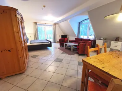 Ein Bett oder Betten in einem Zimmer der Unterkunft UNSERE 1-RAUM-PERLE MIT GROSSER TERRASSE im Bernsteinhaus Zingst - 6 -