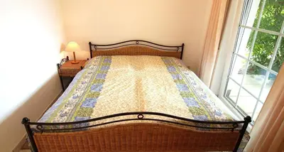 Ein Bett oder Betten in einem Zimmer der Unterkunft Birkmaase 18 - Komfort FeWo im 4-Sterne-Ferienhaus Yvonne EG