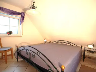 Ein Bett oder Betten in einem Zimmer der Unterkunft Birkmaase 16 - Komfort FeWo im 4-Sterne-Ferienhaus Manuela DG
