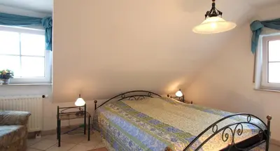 Ein Bett oder Betten in einem Zimmer der Unterkunft Birkmaase 18 - Komfort FeWo im 4-Sterne-Ferienhaus Yvonne DG