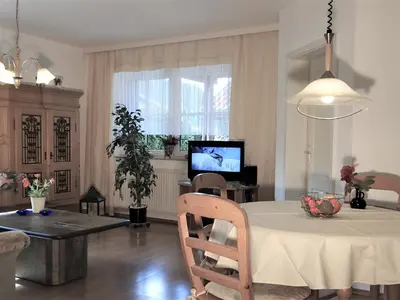 TV/Unterhaltungsangebot in der Unterkunft Birkmaase 12 - Kapitänshaus Jacqueline 4-Sterne Komfort FeWo im EG links