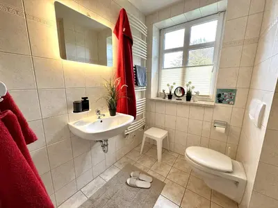 Ein Badezimmer in der Unterkunft BAUERNHAUS KRULL App 03