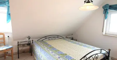 Ein Bett oder Betten in einem Zimmer der Unterkunft Birkmaase 14 - Komfort FeWo im 4-Sterne-Ferienhaus Anselm DG