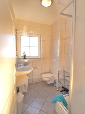 Ein Badezimmer in der Unterkunft Birkmaase 14 - Komfort FeWo im 4-Sterne-Ferienhaus Anselm DG