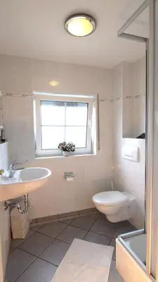 Ein Badezimmer in der Unterkunft Birkmaase 14 - Komfort FeWo im 4-Sterne-Ferienhaus Anselm EG