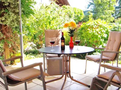 Ein Garten an der Unterkunft Birkmaase 14 - Komfort FeWo im 4-Sterne-Ferienhaus Anselm EG