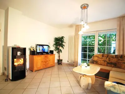 TV/Unterhaltungsangebot in der Unterkunft Birkmaase 16 - Komfort FeWo im 4-Sterne-Ferienhaus Manuela EG