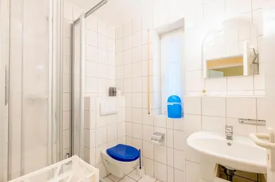 Ein Badezimmer in der Unterkunft Haus Boddenperle Fewo Nr 4