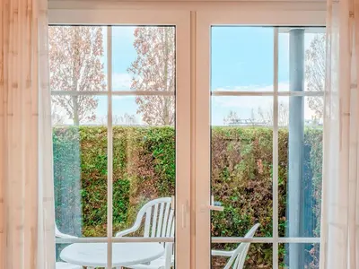 Ein Garten an der Unterkunft Haus Boddenperle Fewo Nr 4