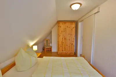 Ein Bett oder Betten in einem Zimmer der Unterkunft Haus unterm Reet rechts