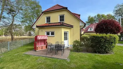 Ein Garten an der Unterkunft Am Deich 48 - Haus Sonne