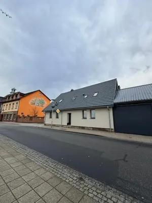 Das Gebäude in dem sich das Ferienhaus befindet