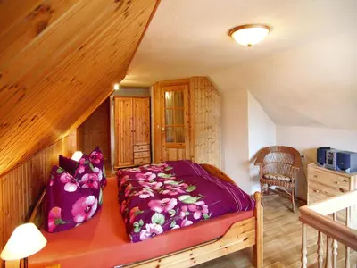 Ein Bett oder Betten in einem Zimmer der Unterkunft Ferienwohnung, Wieck am Darß