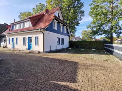 Das Gebäude in dem sich das Ferienhaus befindet