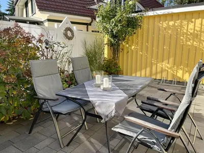 Ein Patio oder anderer Außenbereich in der Unterkunft Holiday home in Zingst with swimming pool