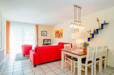 Ein Sitzbereich in der Unterkunft Haus 1 Darßer Weg, Fewo Nr 2