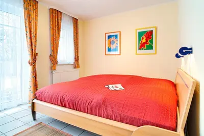 Ein Bett oder Betten in einem Zimmer der Unterkunft Haus 1 Darßer Weg, Fewo Nr 2
