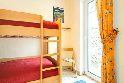 Ein Etagenbett oder Etagenbetten in einem Zimmer der Unterkunft Haus 1 Darßer Weg, Fewo Nr 2