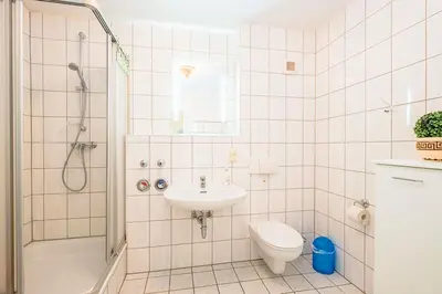 Ein Badezimmer in der Unterkunft Haus 1 Darßer Weg, Fewo Nr 2