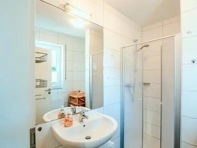 Ein Badezimmer in der Unterkunft Haus Regenbogen Fewo Nr 2