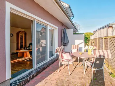 Ein Balkon oder eine Terrasse in der Unterkunft Haus Regenbogen Fewo Nr 2