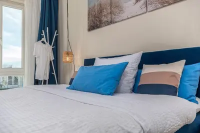 Ein Bett oder Betten in einem Zimmer der Unterkunft Luv & Lee BalticLoft - 150m zum Strand mit Sauna, Kamin, Balkon