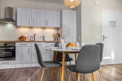 Küche/Küchenzeile in der Unterkunft Luv & Lee BalticLoft - 150m zum Strand mit Sauna, Kamin, Balkon
