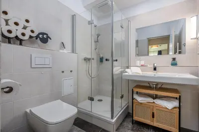 Ein Badezimmer in der Unterkunft Luv & Lee BalticLoft - 150m zum Strand mit Sauna, Kamin, Balkon