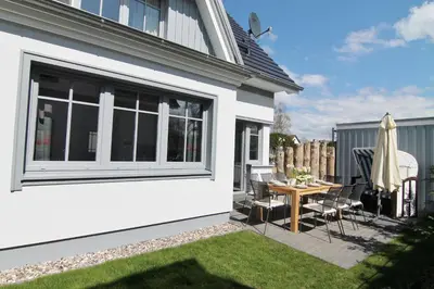 Das Gebäude in dem sich das Ferienhaus befindet