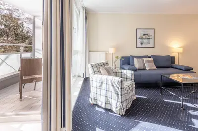 Ein Sitzbereich in der Unterkunft Ferienwohnung Deichperle - Ihr idyllischer Rückzugsort an der Ostsee in Zingst