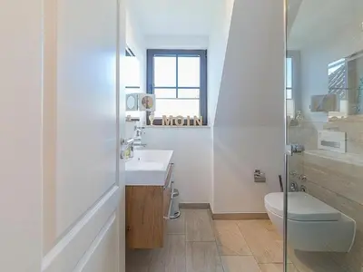 Ein Badezimmer in der Unterkunft House on the beach 5