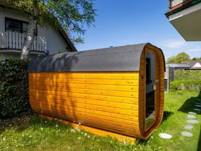 Das Gebäude in dem sich das Ferienhaus befindet