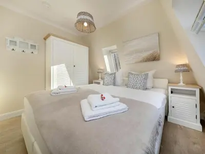 Ein Bett oder Betten in einem Zimmer der Unterkunft Villa Strandblick 12