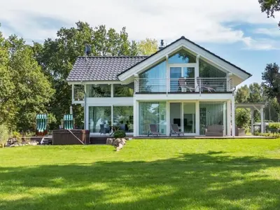 Ein Garten an der Unterkunft Holiday Home Fünfjahreszeiten in Bodstedt by Interhome