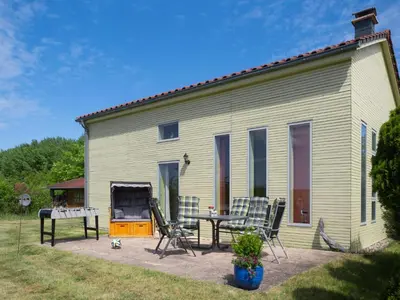 Das Gebäude in dem sich das Ferienhaus befindet