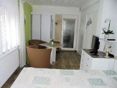 Ein Bett oder Betten in einem Zimmer der Unterkunft Apartment Kleine Ferienwohnung mit Garten und Terrasse by Interhome