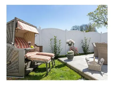 Ein Garten an der Unterkunft Holiday home in Zingst with swimming pool