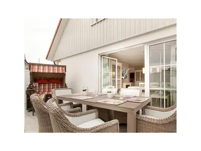 Ein Sitzbereich in der Unterkunft Holiday home in Zingst with swimming pool