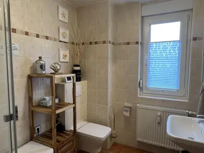 Ein Badezimmer in der Unterkunft Holiday apartment, holiday home on the beach - pure relaxation