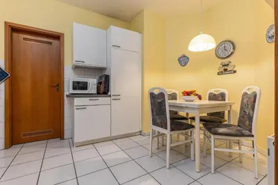 Küche/Küchenzeile in der Unterkunft Birkenstraße 21c