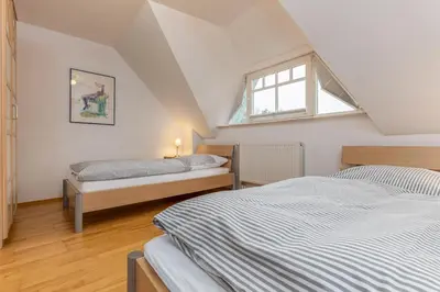 Ein Bett oder Betten in einem Zimmer der Unterkunft Schulstrasse 66b Cubes Insel