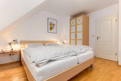 Ein Bett oder Betten in einem Zimmer der Unterkunft Schulstrasse 66b Cubes Insel