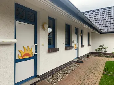 Das Gebäude in dem sich das Ferienhaus befindet