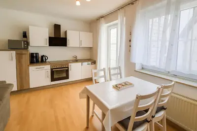 Küche/Küchenzeile in der Unterkunft Ferienwohnung DEICHBLICK 200m zum Strand Zingst Darß