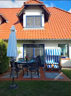 Das Gebäude in dem sich das Ferienhaus befindet