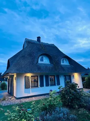 Das Gebäude in dem sich das Ferienhaus befindet