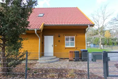 Das Gebäude in dem sich das Ferienhaus befindet