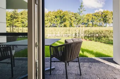 Ein Garten an der Unterkunft Strandvilla Zingst Appartement 04 EG