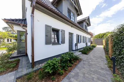Das Gebäude in dem sich das Ferienhaus befindet