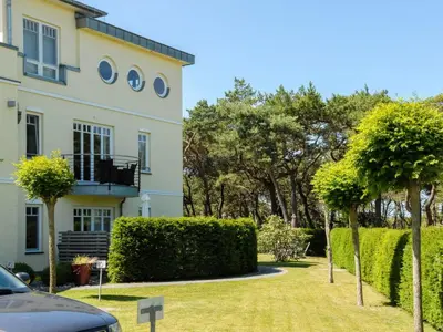 Ein Garten an der Unterkunft Burg Roland Wohnung 02